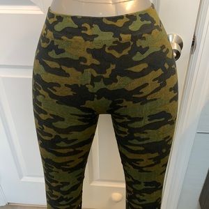 Size S camouflage leggings NWOT See photos